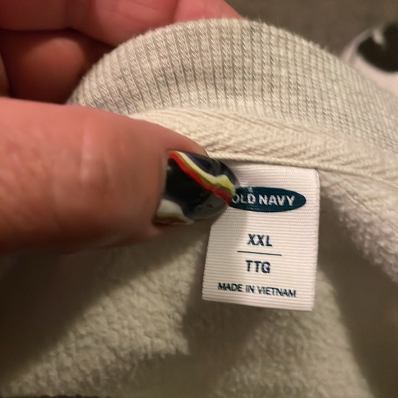 XXL Old Navy long sleeve BE THE LOVE sweatshirt in new condition - Picture 2 of 3